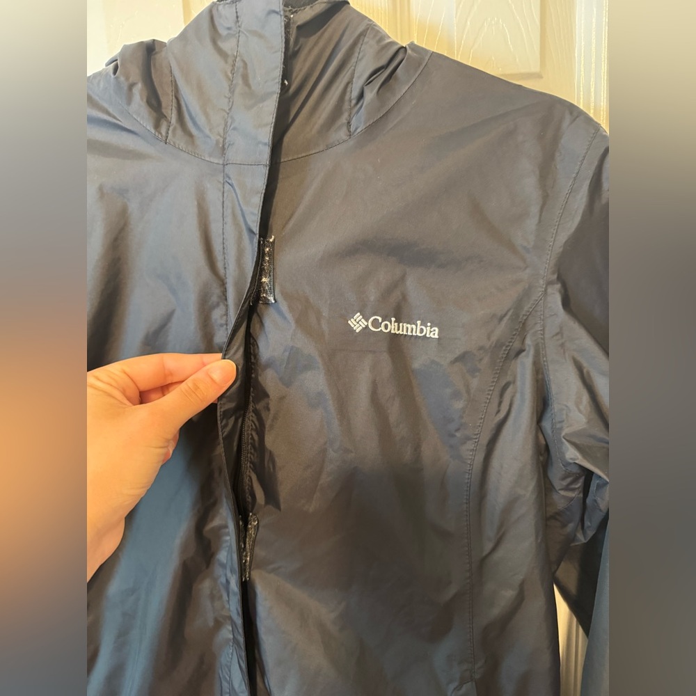 Women’s Columbia Black Lightweight Hooded Rain Jacket- Large - Picture 4 of 7